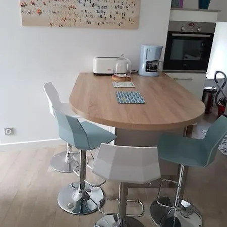 Duplex, 2 Chambres, 75m2 Proche Commerces Et * Saint-Malo